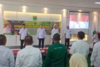 Pemerintah Kabupaten Tanah Bumbu (Pemkab Tanbu) melalui Dinas Ketahanan Pangan dan Pertanian menggelar sosialisasi dan bimtek peningkatan kapasitas Tim Pendataan Sawit Rakyat. (foto: MC Tanbu)