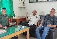 Pelda Indro Turseno (kiri) bersama tim Posko SatuJiwa Tanbu. (foto: Dok SatuJiwa Tanbu)