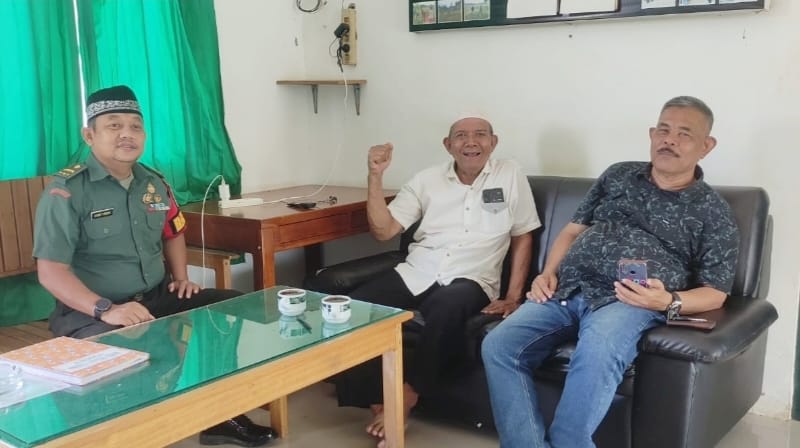 Pelda Indro Turseno (kiri) bersama tim Posko SatuJiwa Tanbu. (foto: Dok SatuJiwa Tanbu)