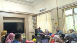 Fungsional Perencana Ahli Pertama dari Bappeda, Arwin Hartono, menekankan pentingnya alokasi minimal 2% dari APBDes untuk penanganan stunting. Foto : Mc Tanbu