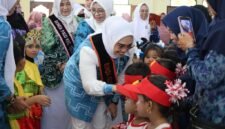 (Foto: Mc Tanbu)

Gebyar Pendidikan Anak Usia Dini (PAUD) Kabupaten Tanah Bumbu tahun 2025 resmi dibuka oleh Bunda PAUD Kabupaten Tanah Bumbu, Ny. Andi Irmayani Rudi Latif. Bertempat di Gedung 7 Februari, Pagatan, Kecamatan Kusan Hilir, Senin (30/6/2025)..